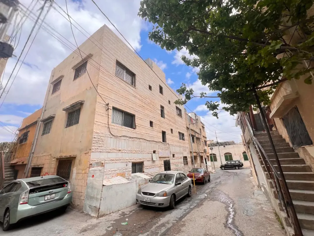 عمارة سكنية للبيع في منطقة الوحدات – عمان