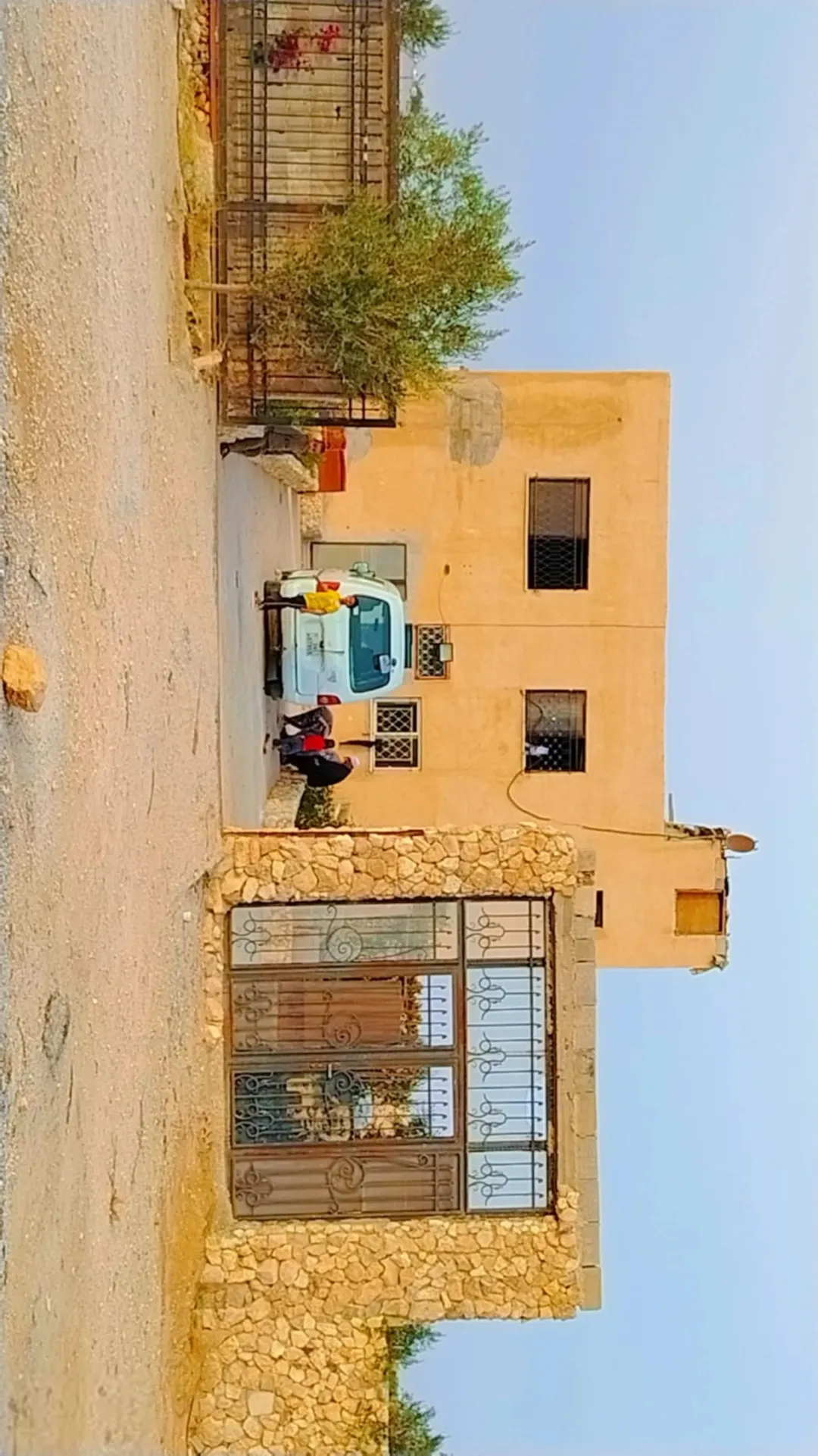 بيت مع ارض للبيع
