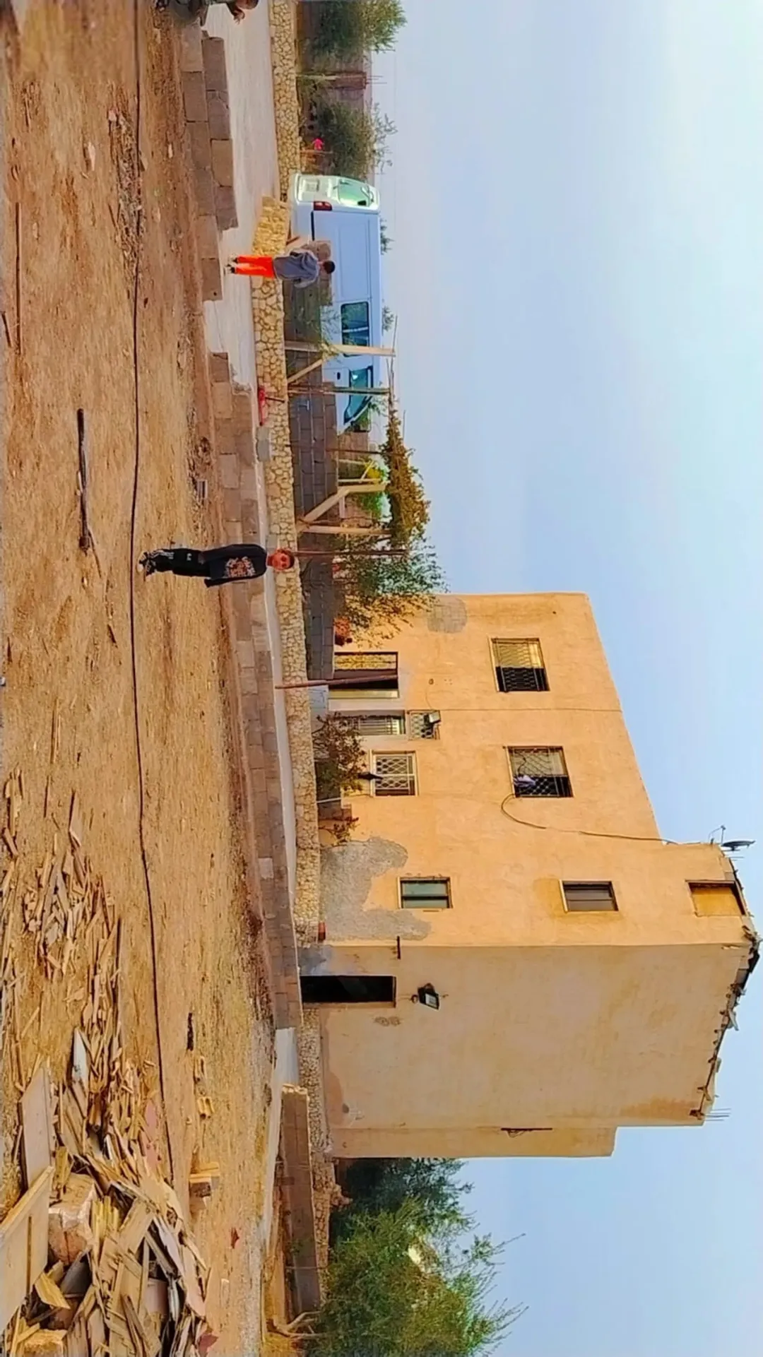بيت مع ارض للبيع