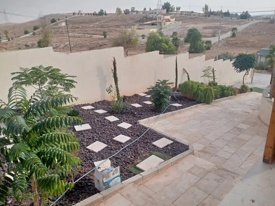 مزرعة رائعة مع مسبح للبيع