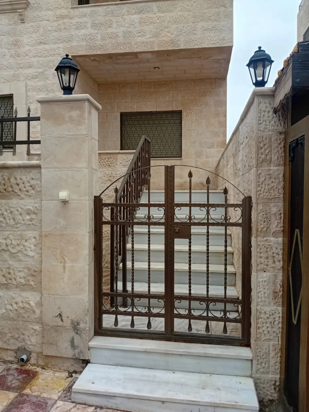 شقة 150 متر – طابق ارضي – المامونية