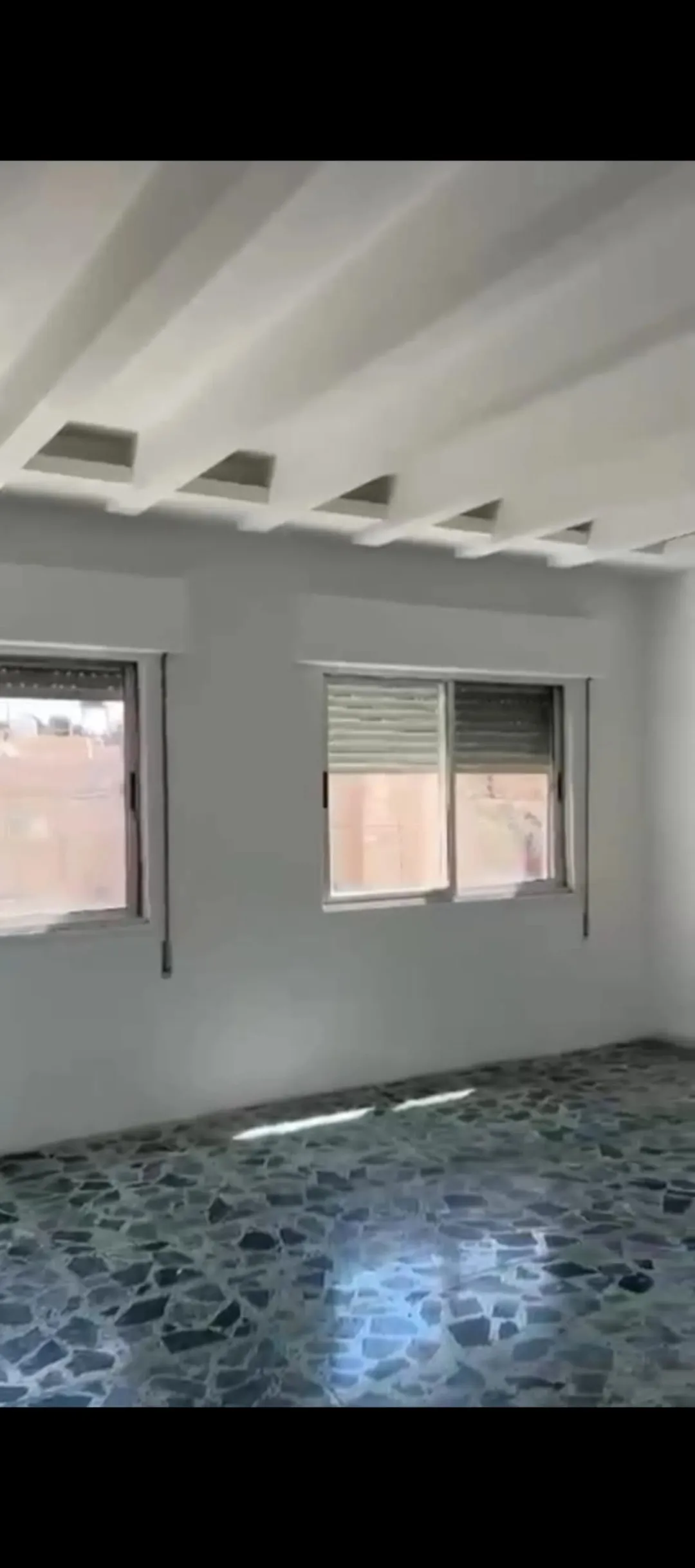 عمارة تجارية استثمارية للبيع في الزرقاء