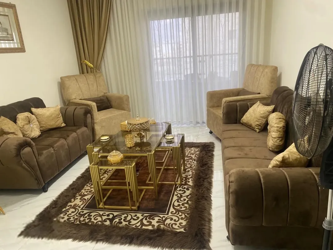 شقة مميزة مفروشة بالكامل للإيجار في الجاردنز
