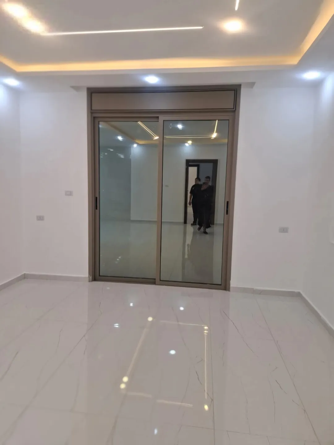 شقة فاخره للبيع في أبو علندا أسكان الكهرباء مباشرة في أجمل منطقة في أسكان الكهرباء مطلة