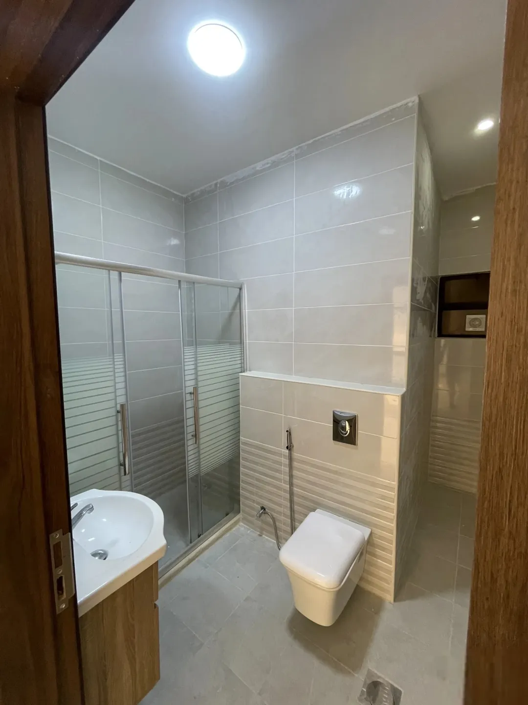 شقة بمساحة 200م بناء جديد لم تسكن