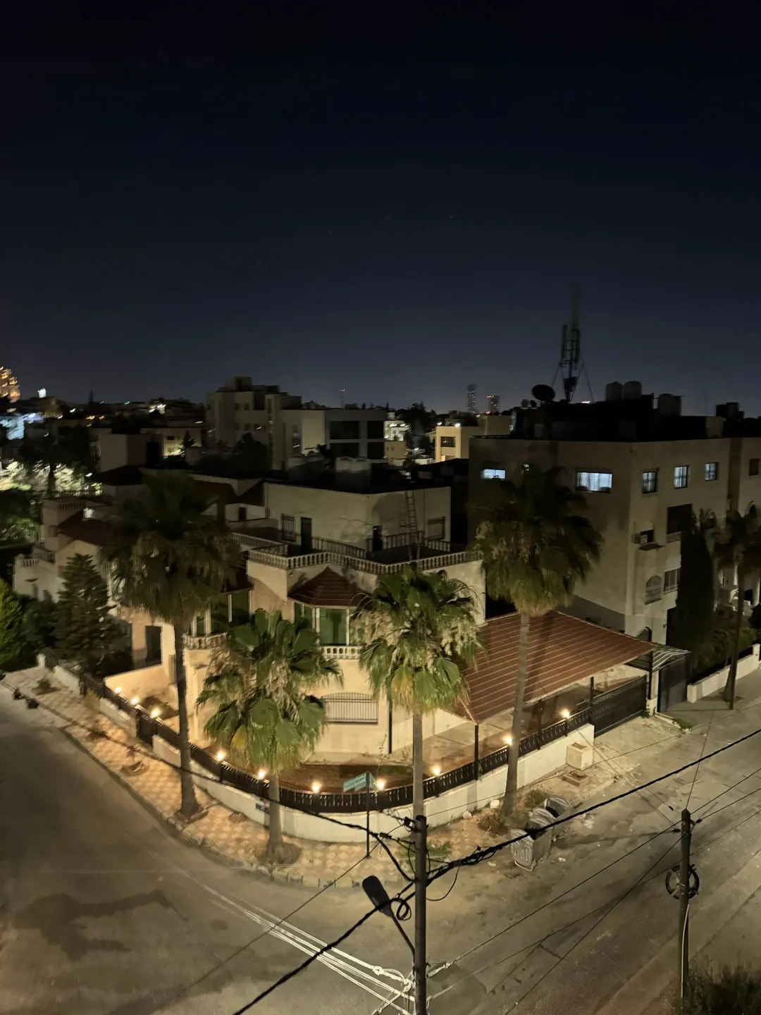 شقة مفروشة فاخرة للإيجار في عبدون الشمالي – غرفتا نوم بموقع حيوي