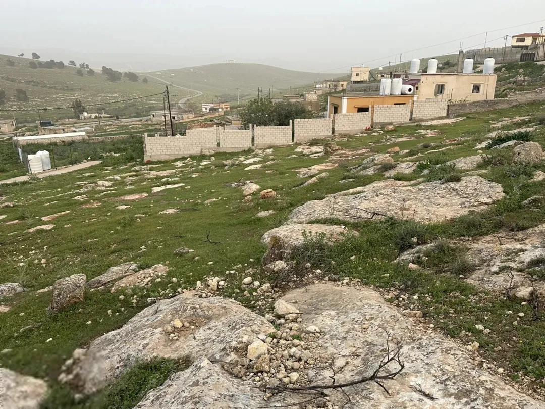 إعــلان بــيــع أرض للبيع قطعة أرض مميزة تابعة لأراضي المفرق – طريق الزرقاء/جرش (دحل/حميد)،