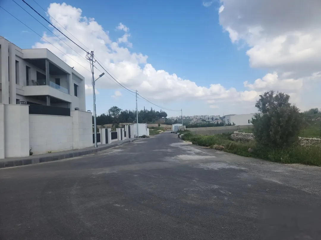 خمس دقائق فقط عن حدائق الحسين الرباحية الجنوبية