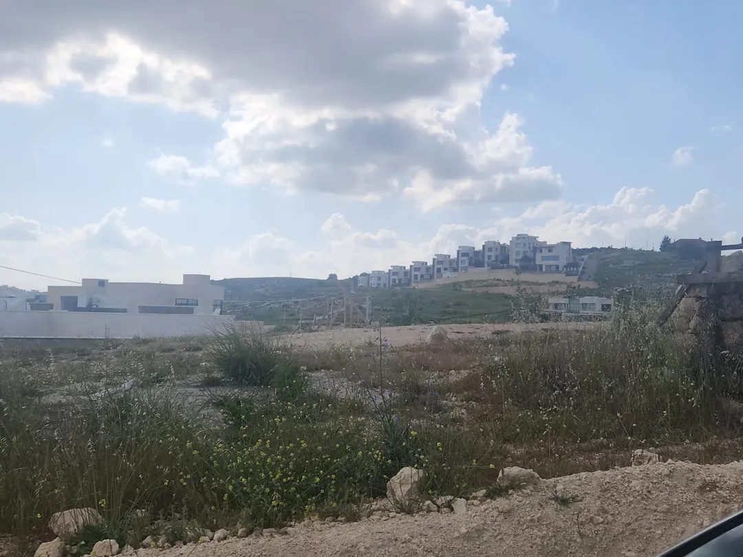 خمس دقائق فقط عن حدائق الحسين الرباحية الجنوبية