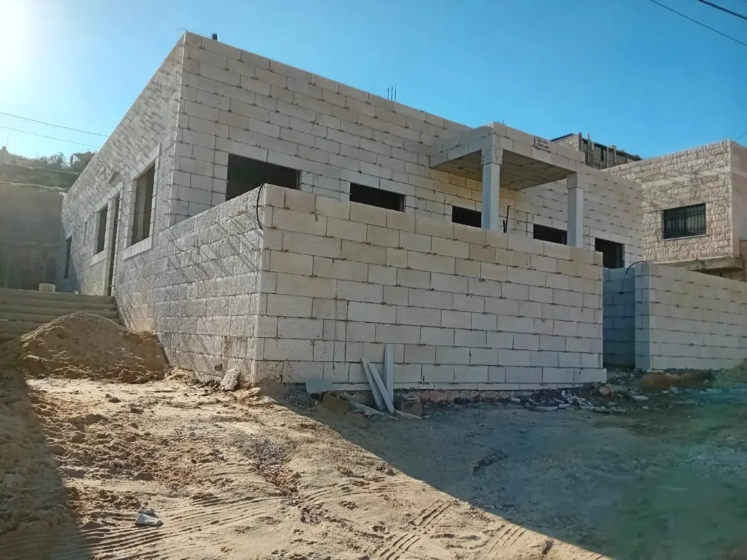 بيت مستقل للبيع قيد الإنشاء في طبربور