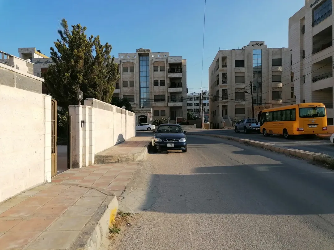 فيلا فخمة للبيع اربد الحي الشرقي مباشرة