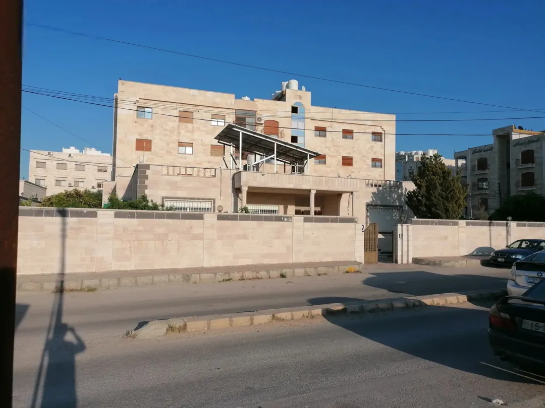 فيلا فخمة للبيع اربد الحي الشرقي مباشرة