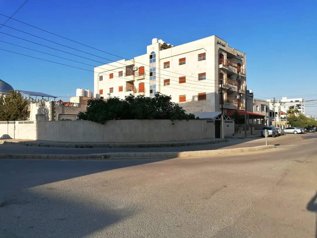فيلا فخمة للبيع اربد الحي الشرقي مباشرة