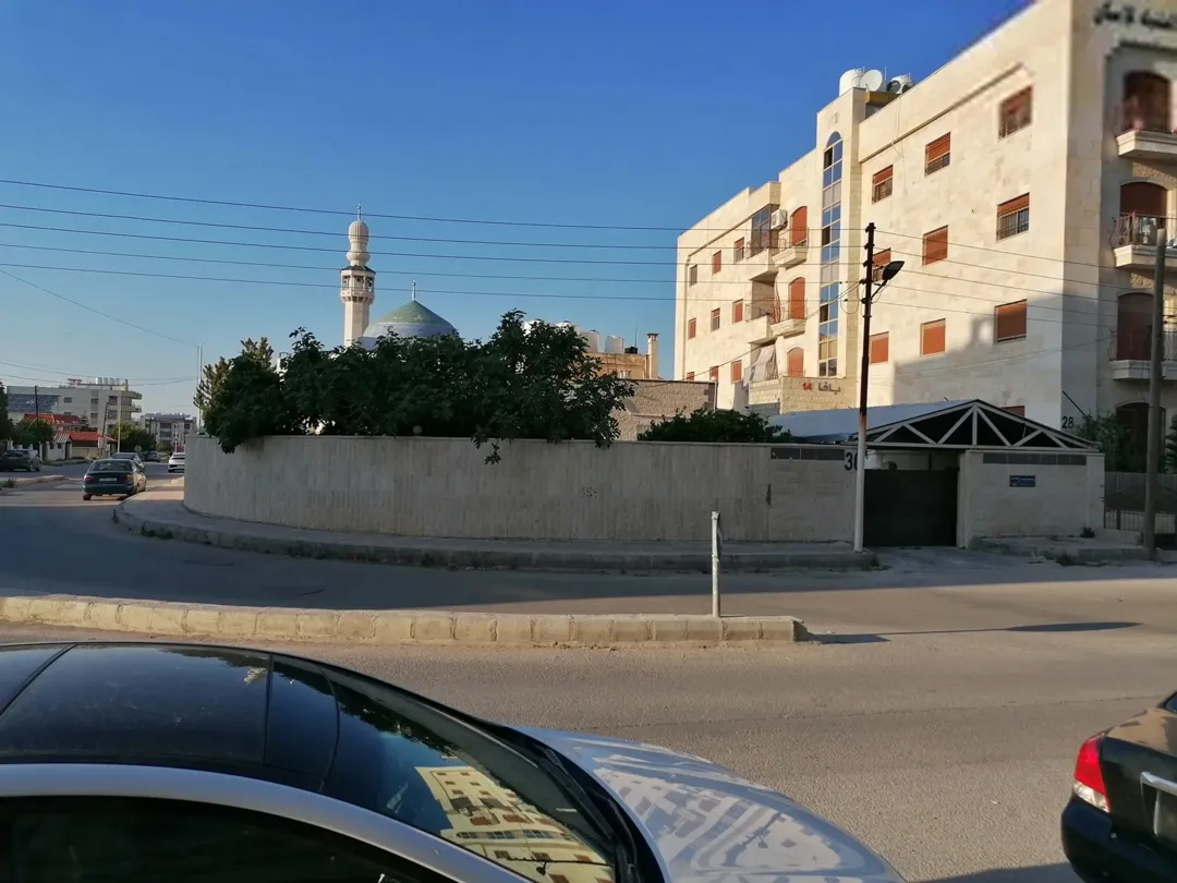 فيلا فخمة للبيع اربد الحي الشرقي مباشرة