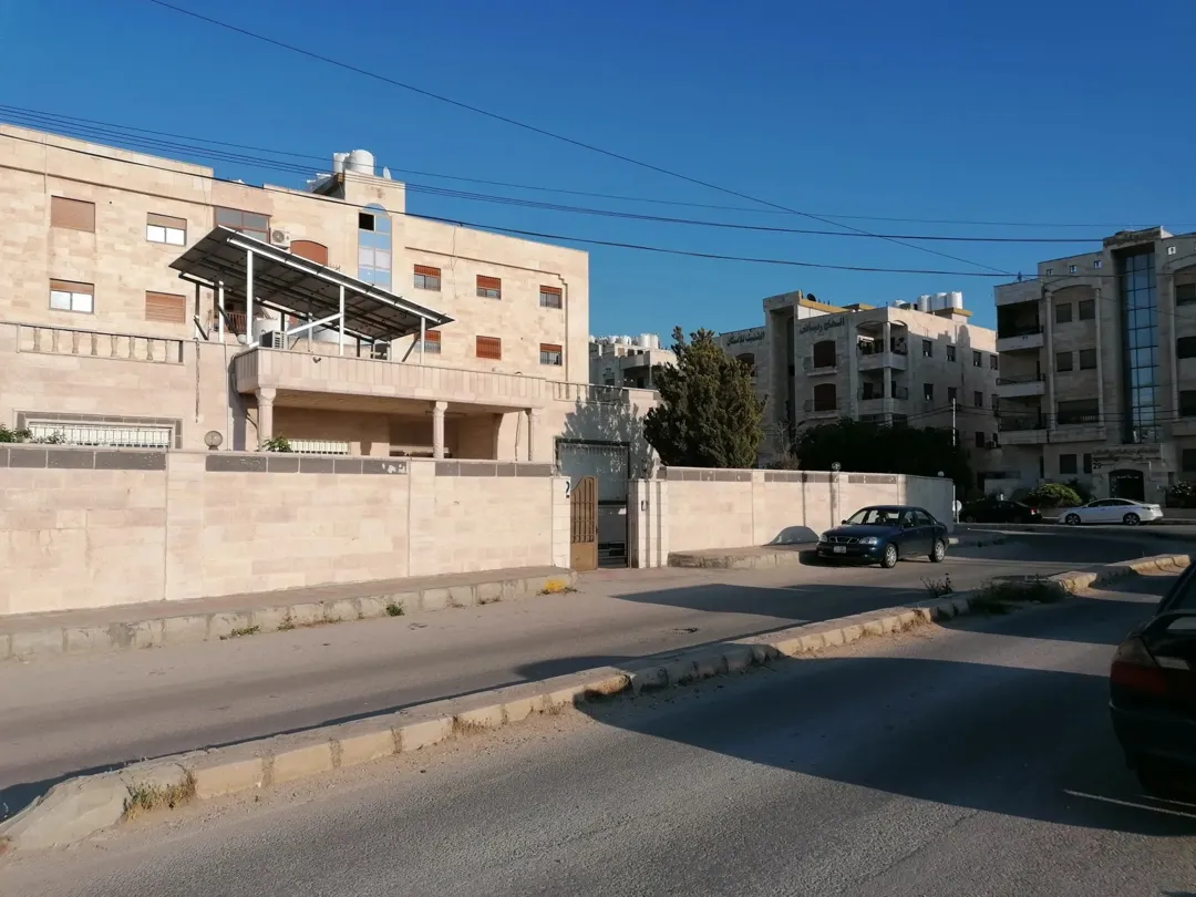 فيلا فخمة للبيع اربد الحي الشرقي مباشرة