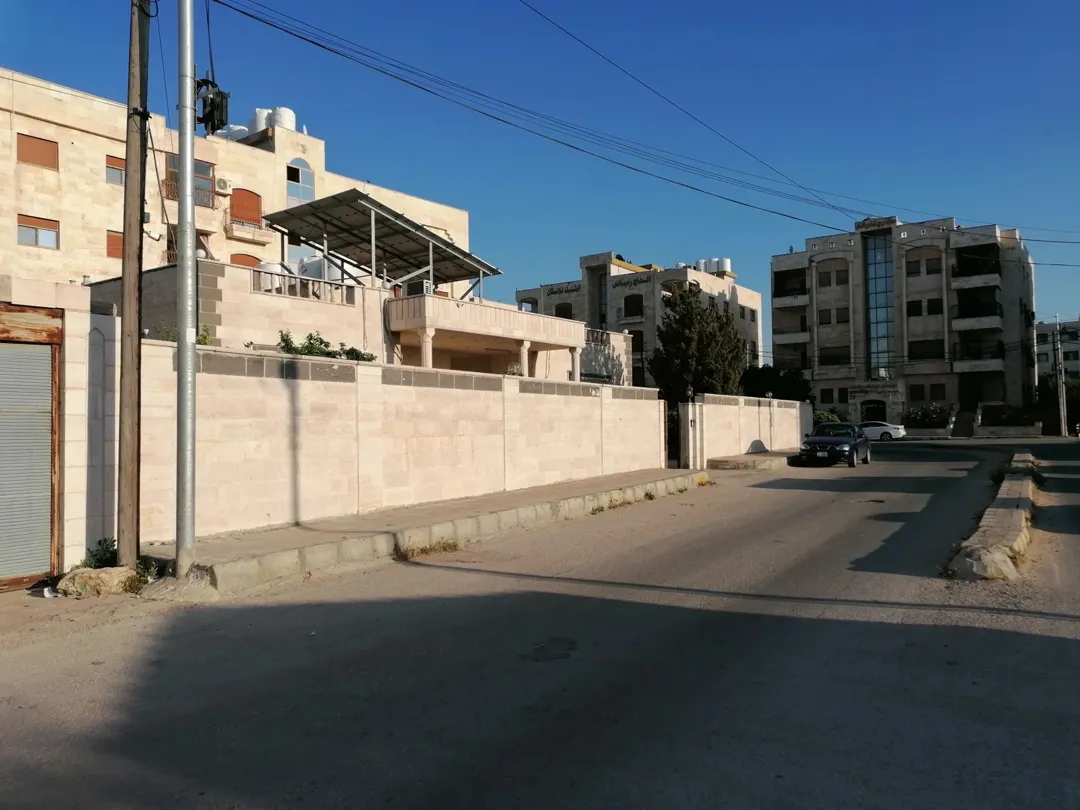 فيلا فخمة للبيع اربد الحي الشرقي مباشرة