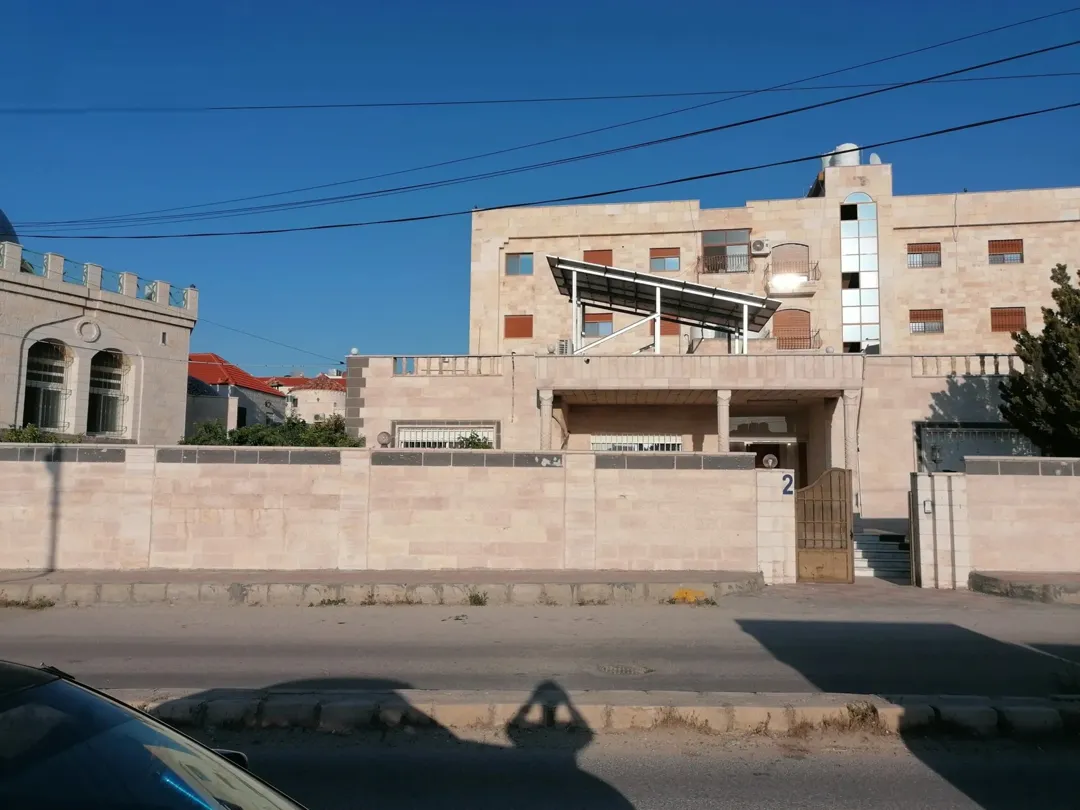 فيلا فخمة للبيع اربد الحي الشرقي مباشرة