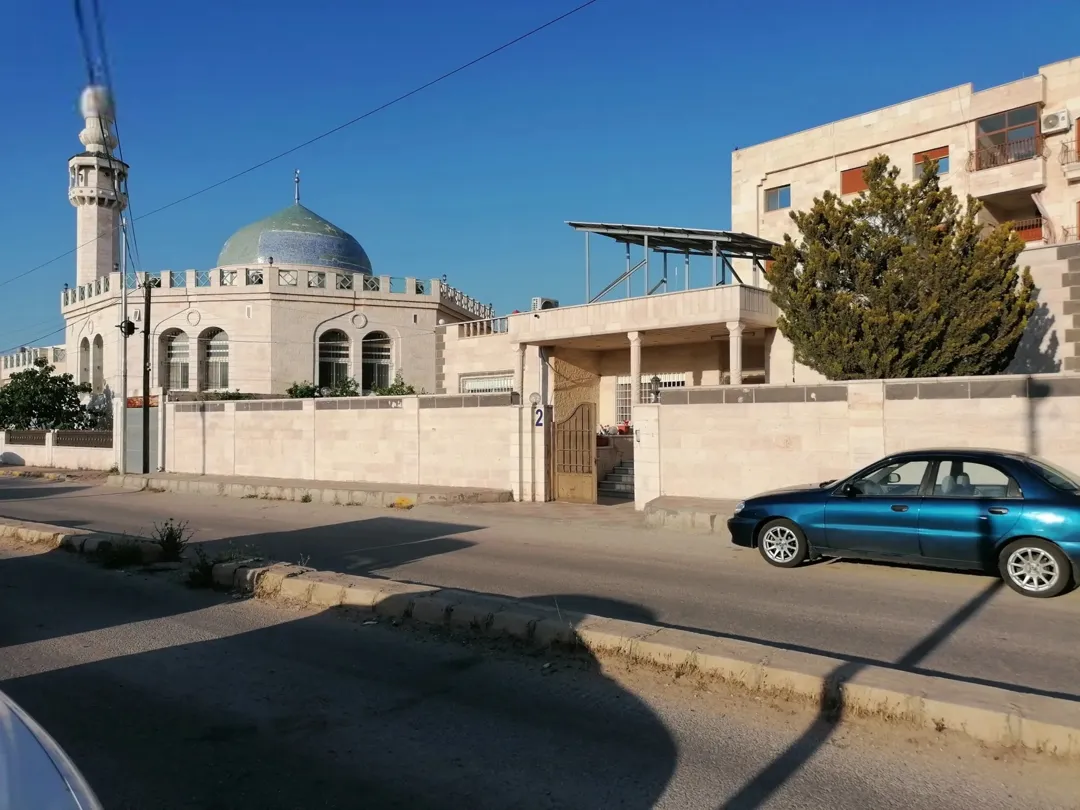 فيلا فخمة للبيع اربد الحي الشرقي مباشرة