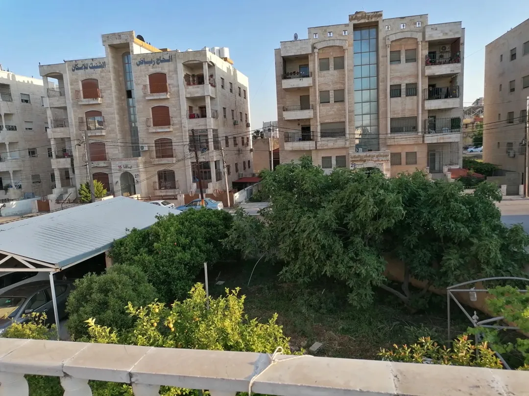 فيلا فخمة للبيع اربد الحي الشرقي مباشرة