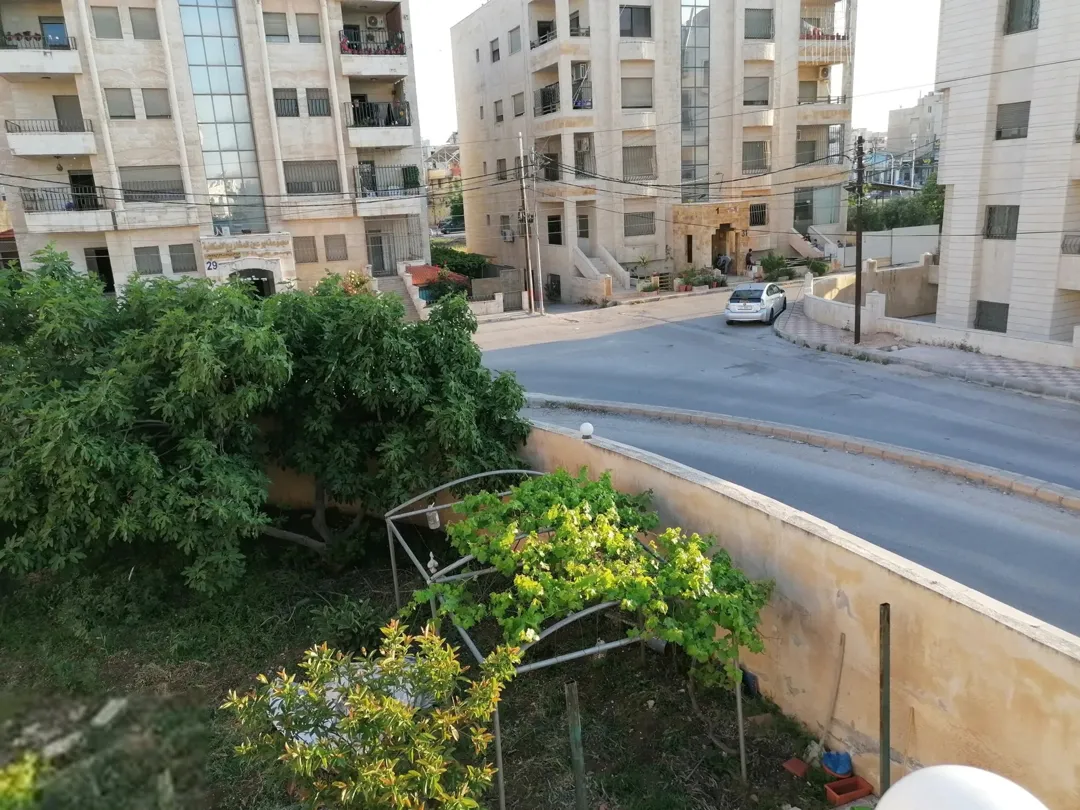 فيلا فخمة للبيع اربد الحي الشرقي مباشرة