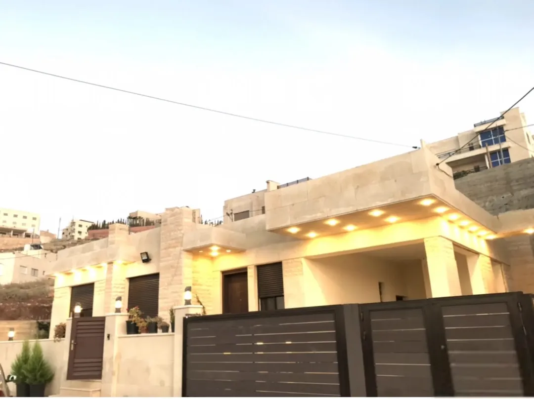فيلا فاخرة للبيع في اسكان المهندسين شارع الاردن