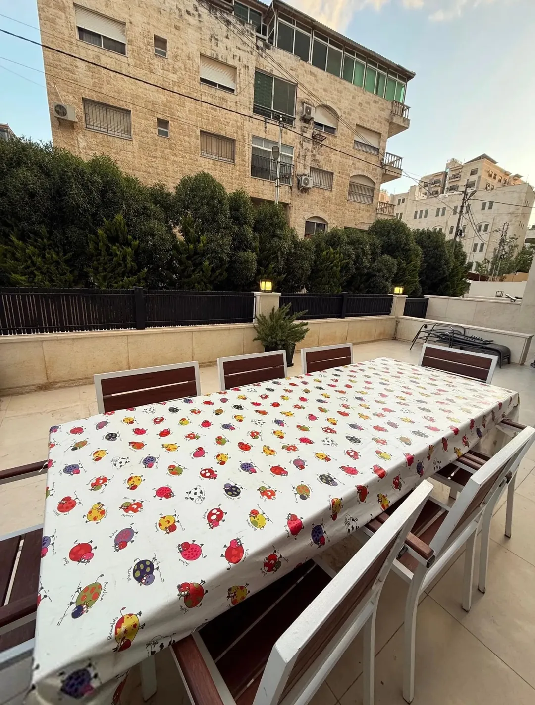 شقة فاخرة مفروشة للإيجار السنوي في الدوار السابع – عمان