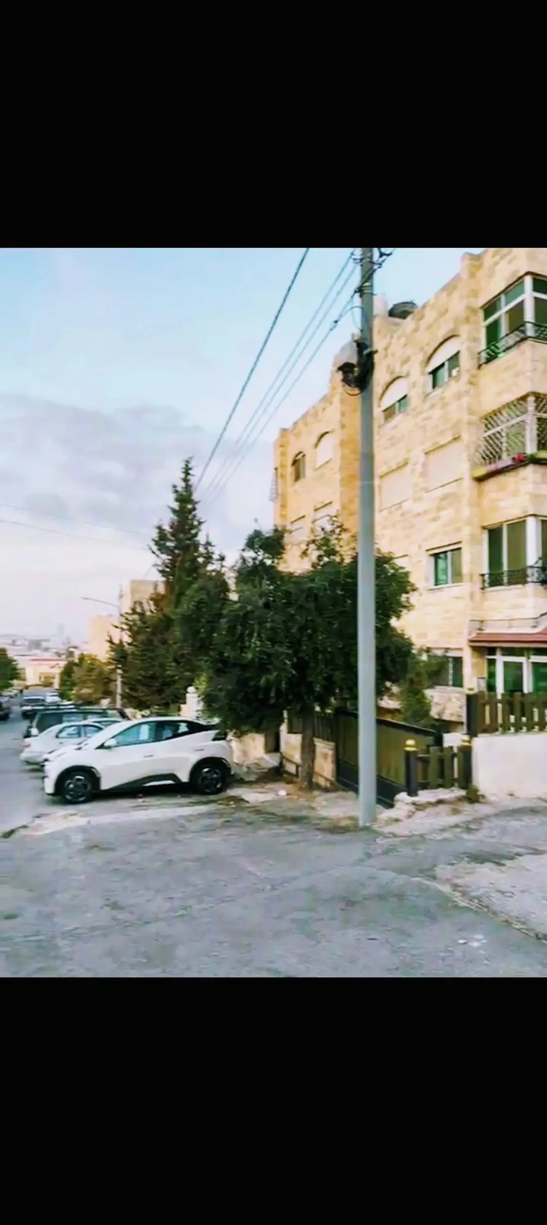 شقه طابق ارضي للبيع في مرج الحمام حوض الجلهاء مساحتها 340 متر / روابي المرج / قرب دوار العلم ا