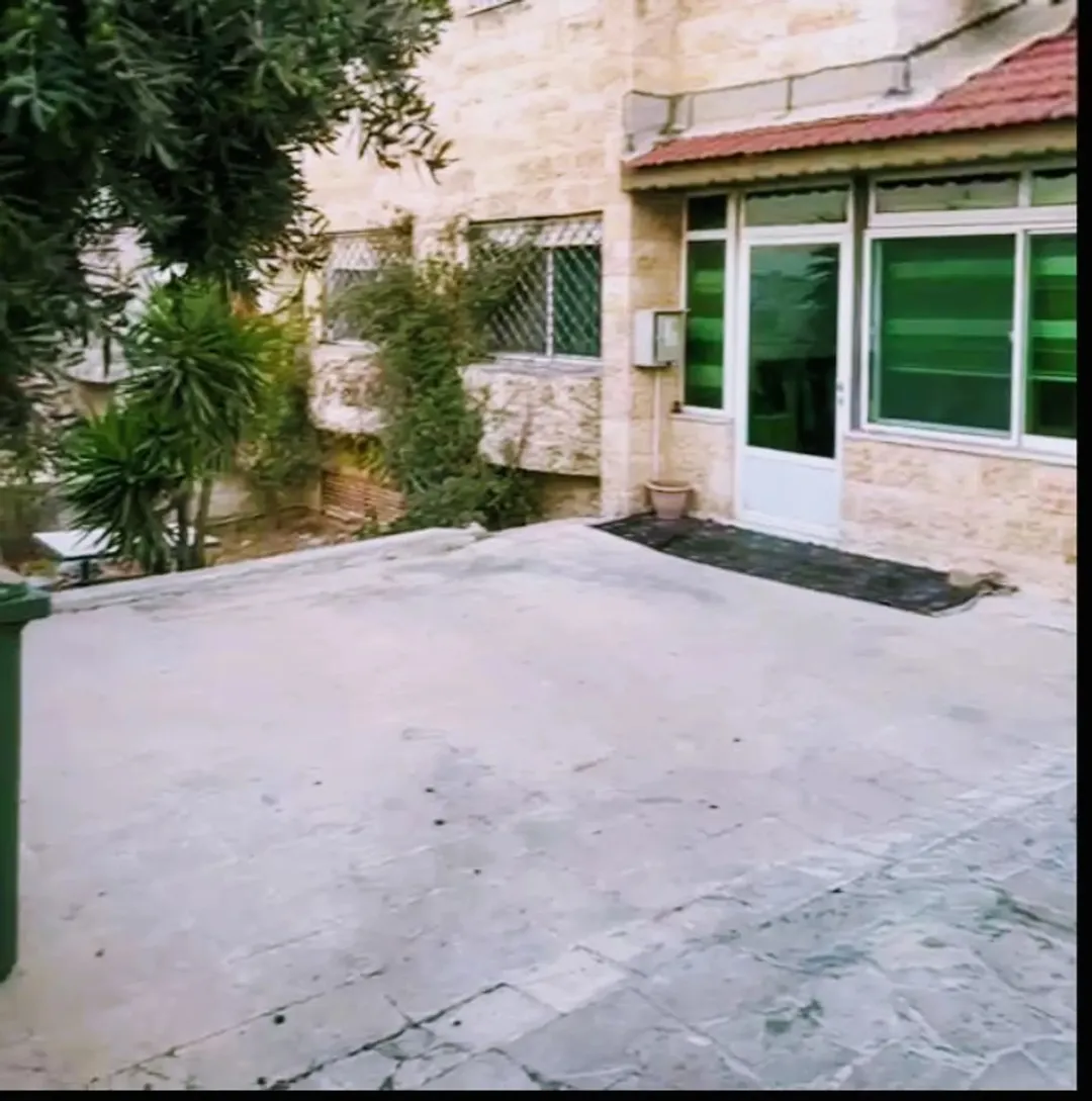 شقه طابق ارضي للبيع في مرج الحمام حوض الجلهاء مساحتها 340 متر / روابي المرج / قرب دوار العلم ا