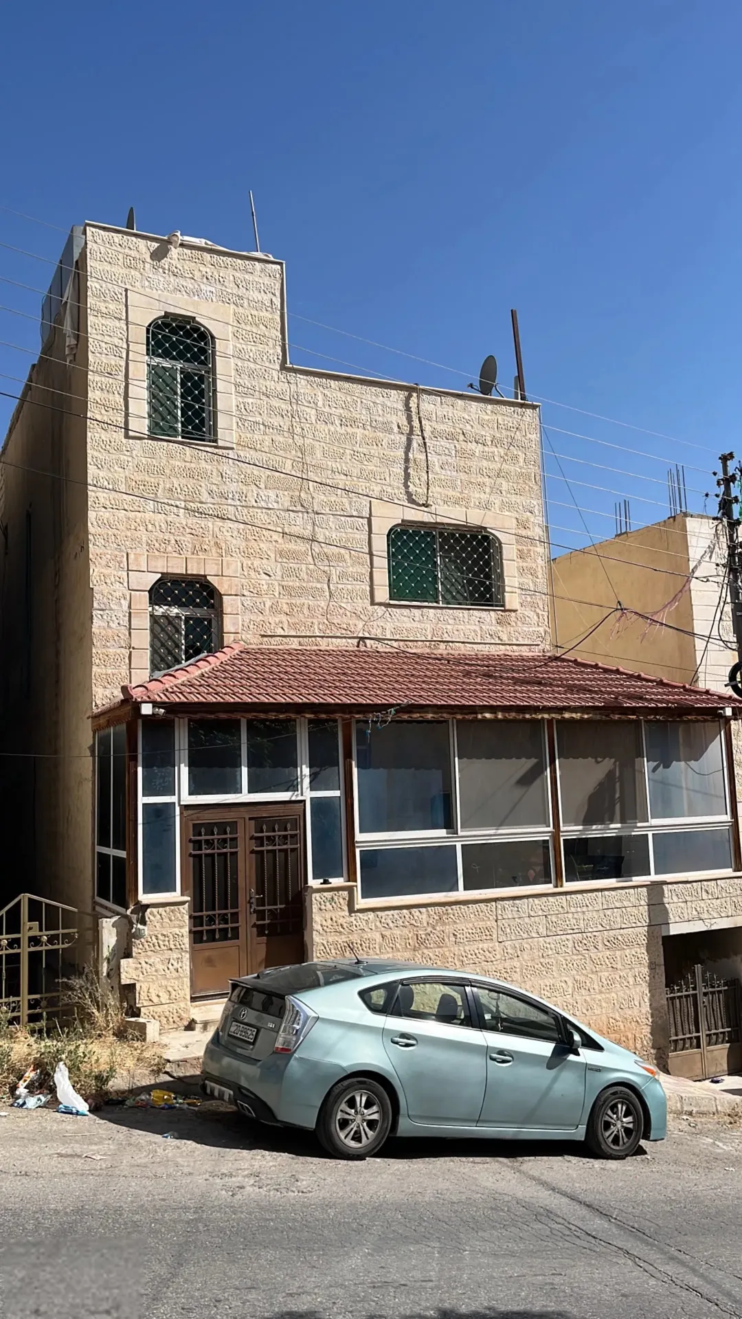 منزل مستقل مميز مكون من 3 طوابق في المستندة بالقرب من المنطقة الصحية والحديقة