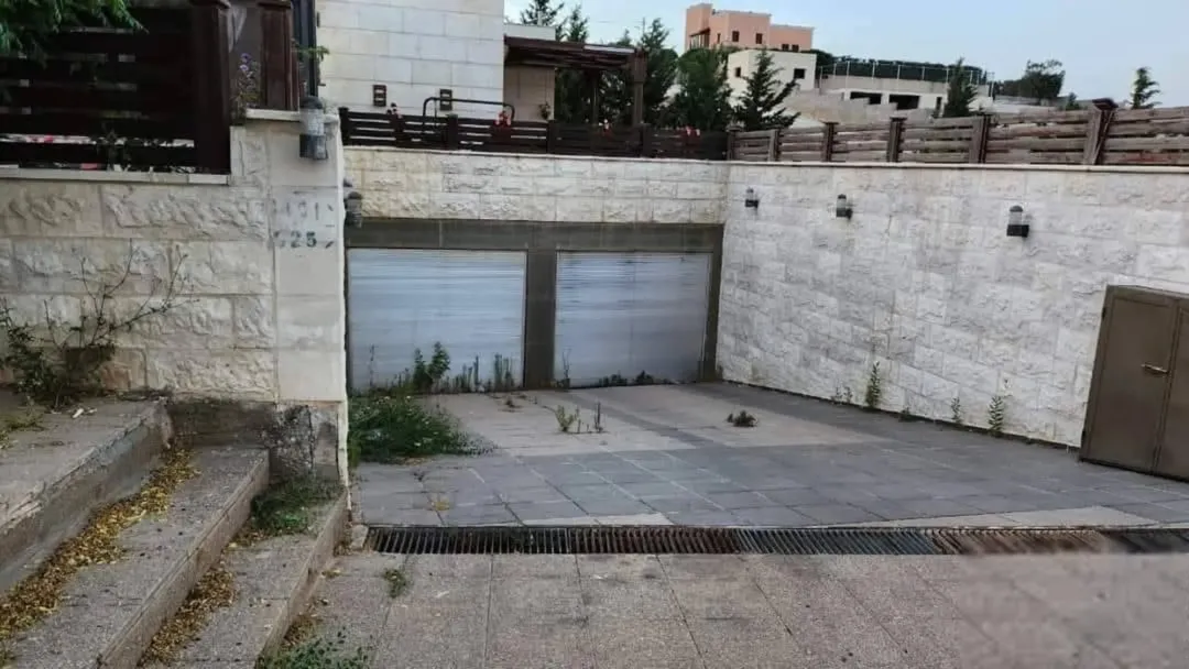 فيلا للبيع ناعور بالقرب من كازية السلام .