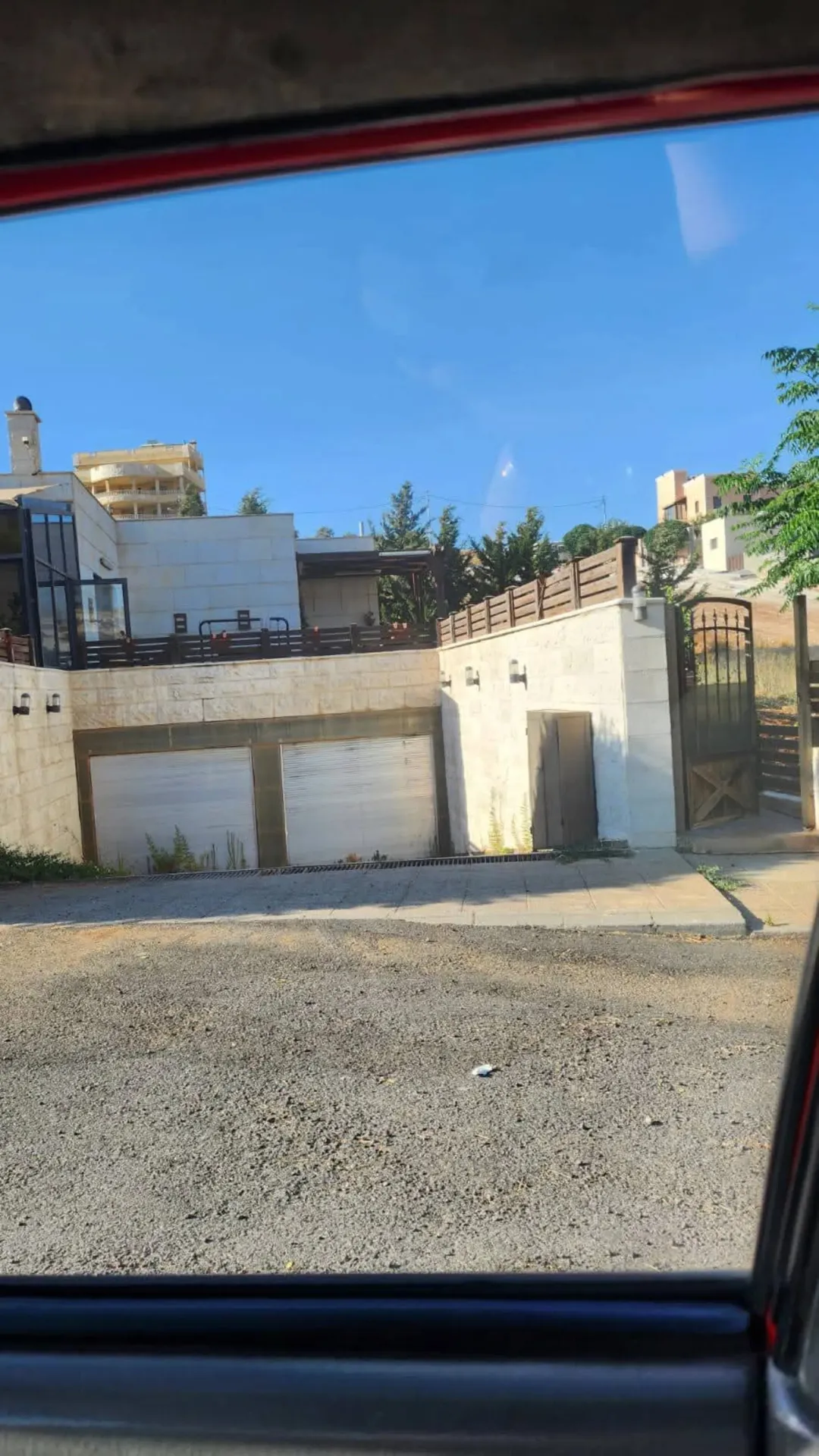 فيلا للبيع ناعور بالقرب من كازية السلام .
