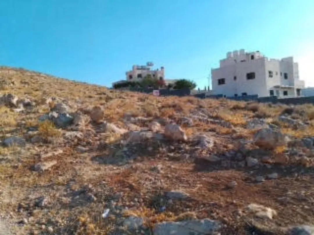 أرض سكنية استثمارية بإطلالة مميزة في بيرين – الزرقاء