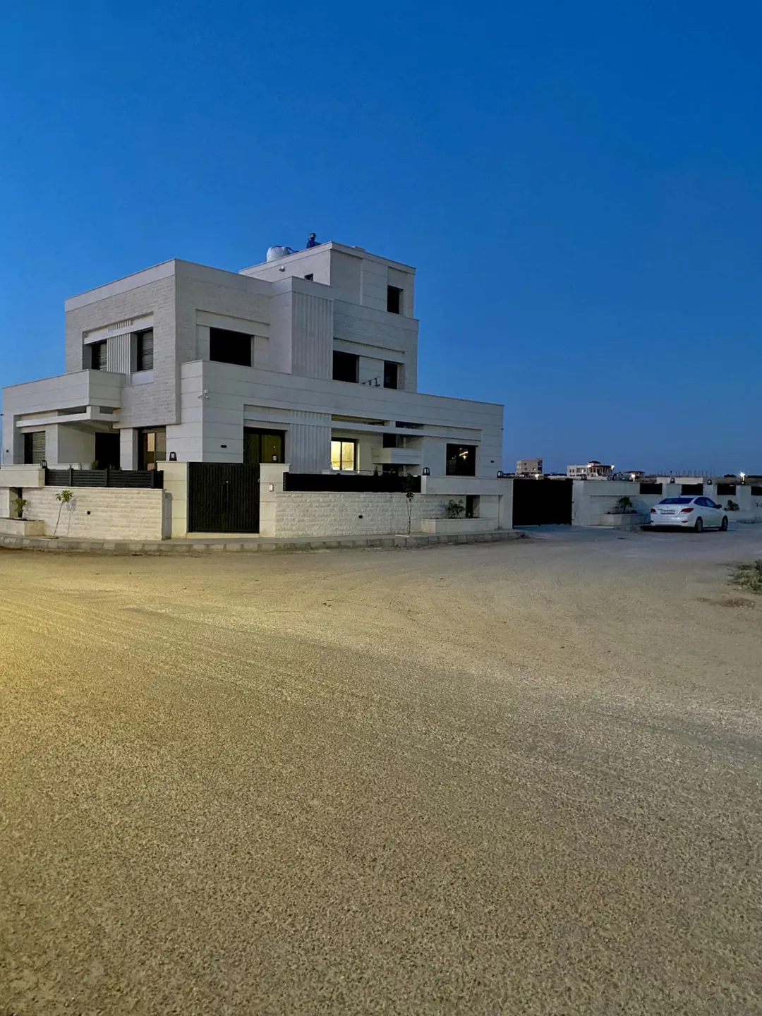 أرض سكنية مميزة في بشرى – رجوم السود الشمالي