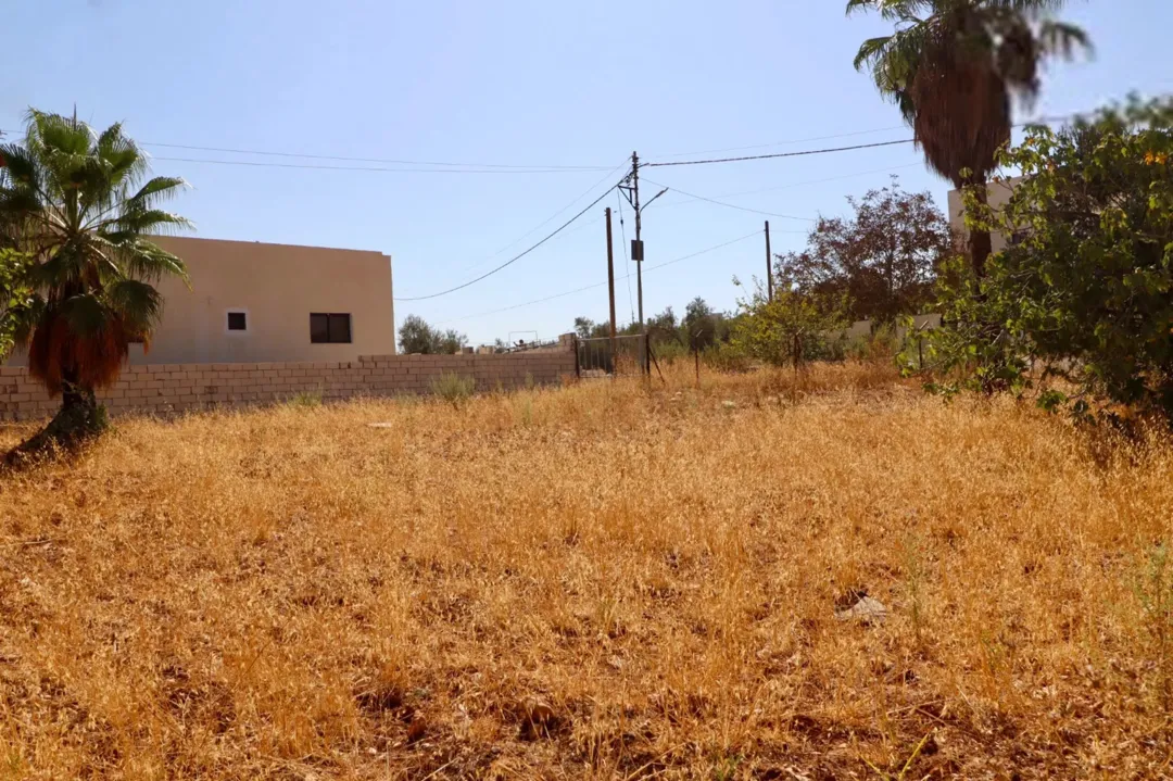 أرض مميزة في أبو النعير إطلالة خلابة على حدائق الحسين