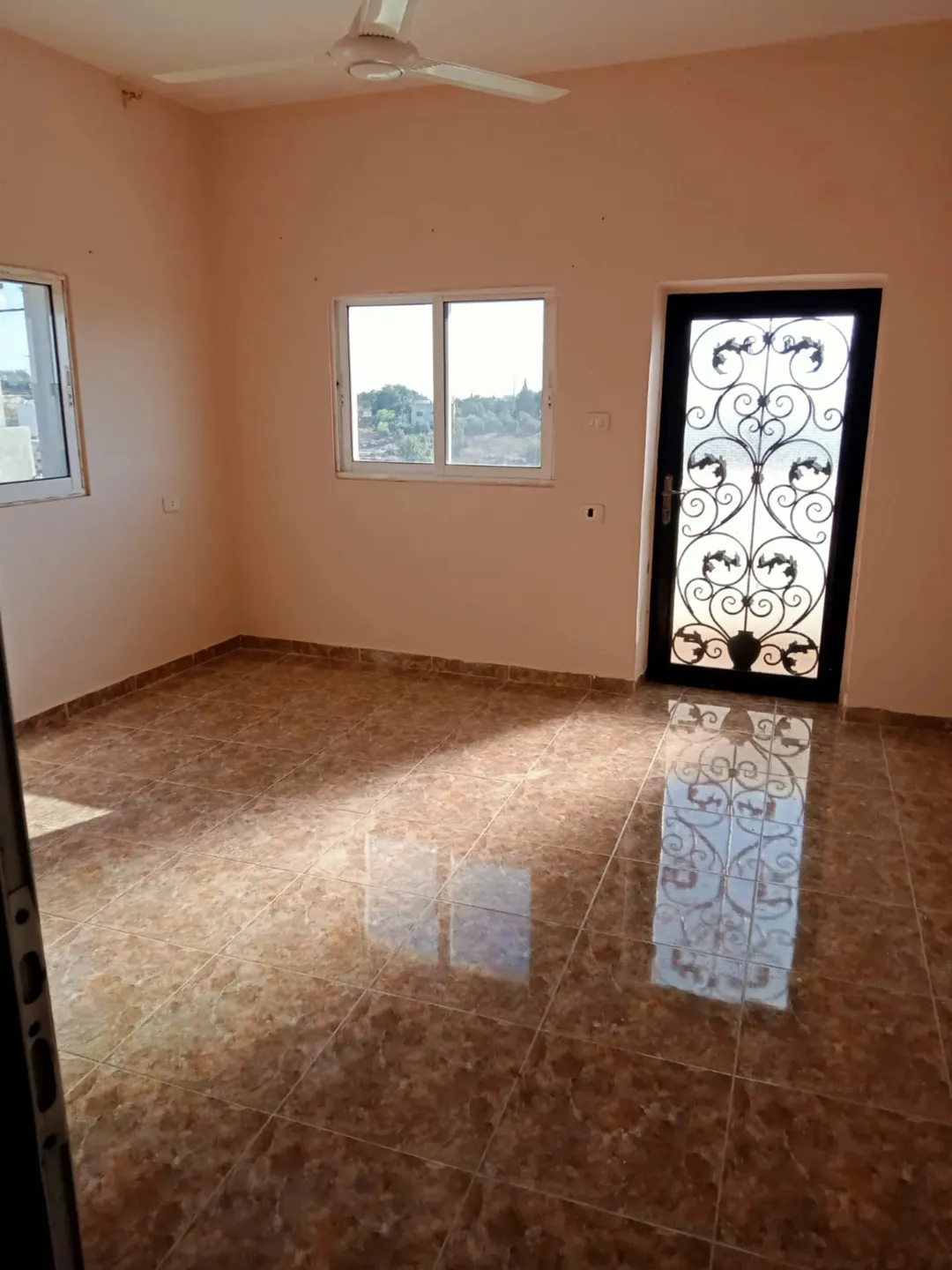 بيت مستقل ساحر للبيع في موقع متميز بين مثلث حاتم ومثلث ملكا يطل على قصر مازن ملكاوي الأنيق