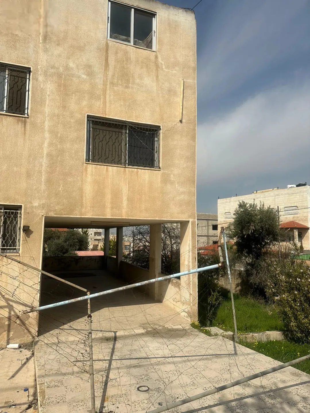 منزل مستقل طابقين للبيع في جبل الحسين قطعة أرض 1 دونم عمارة
