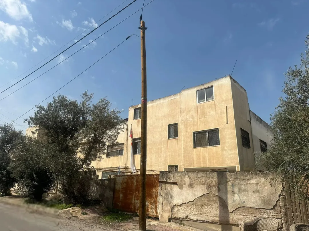 منزل مستقل طابقين للبيع في جبل الحسين قطعة أرض 1 دونم عمارة