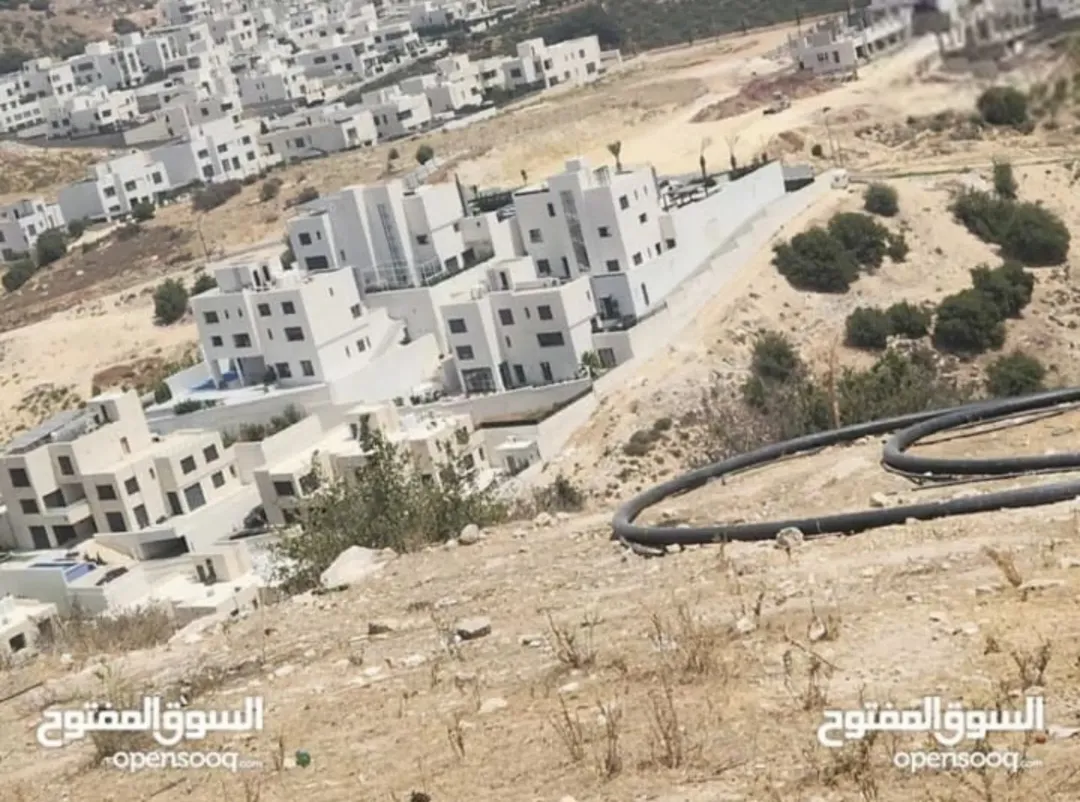 أرض للبيع في دابوق بإطلالة ساحرة على حدائق الحسين