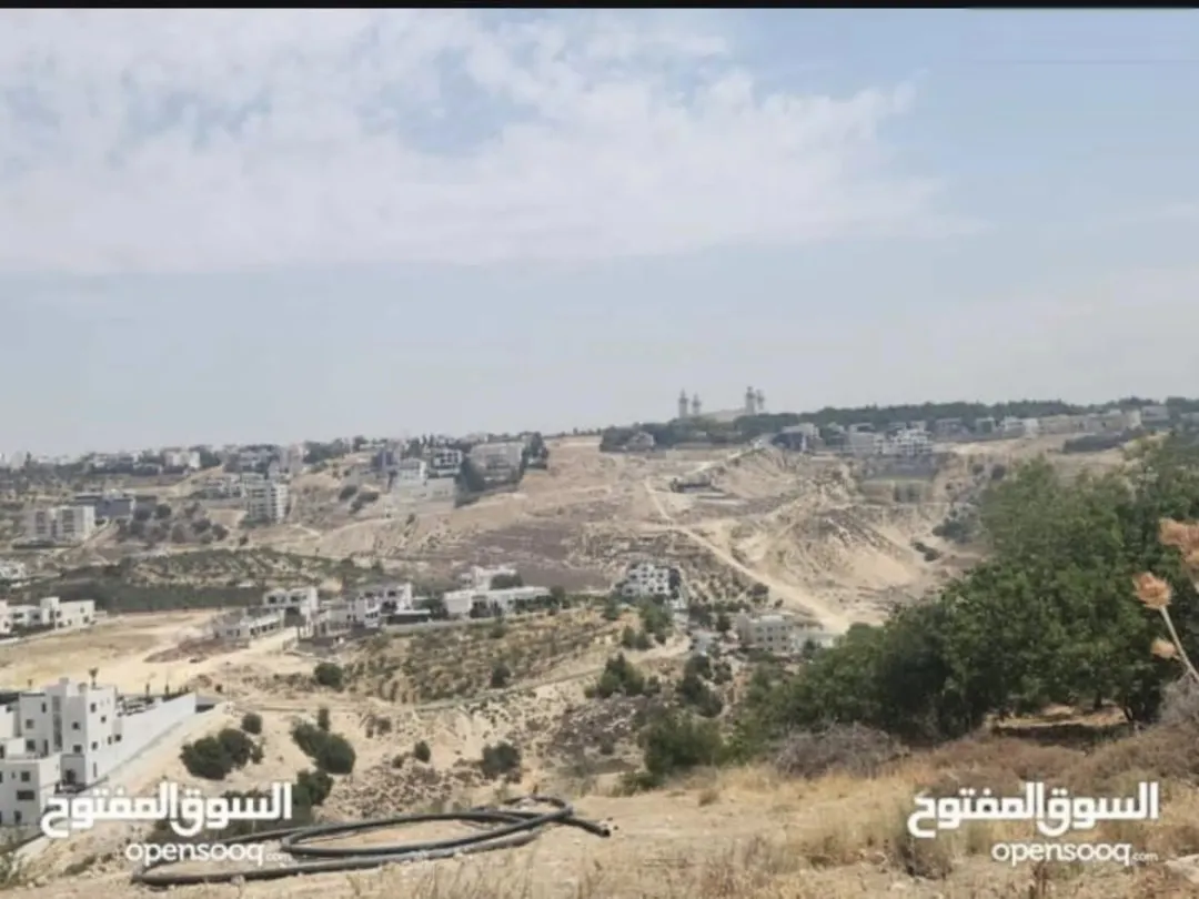 أرض للبيع في دابوق بإطلالة ساحرة على حدائق الحسين