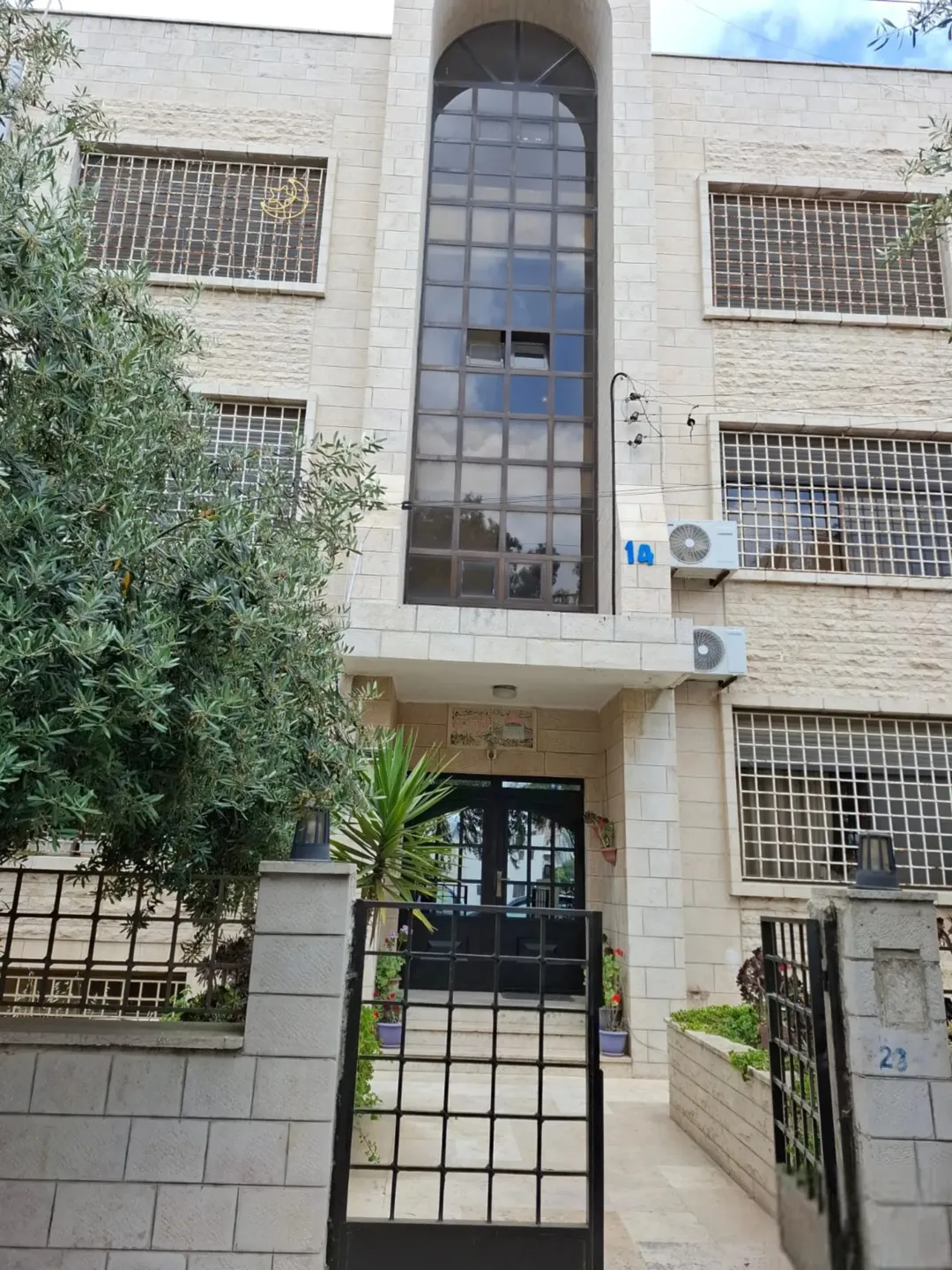 شقة واسعة للبيع في خلدا بالقرب من سيتي مول