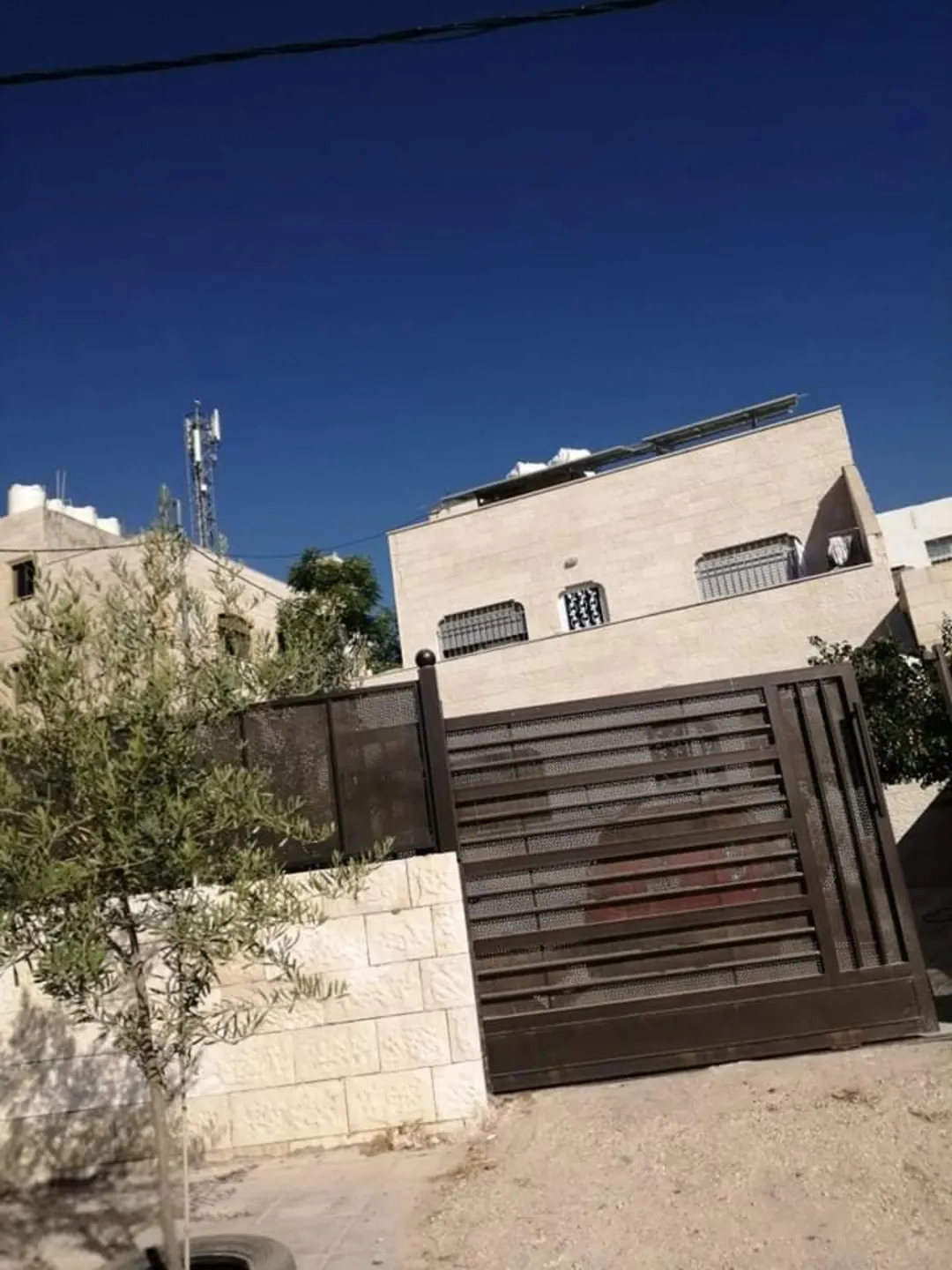بيت مستقل للبيع بنظام دوبلكس في عين الباشا – الفروسية