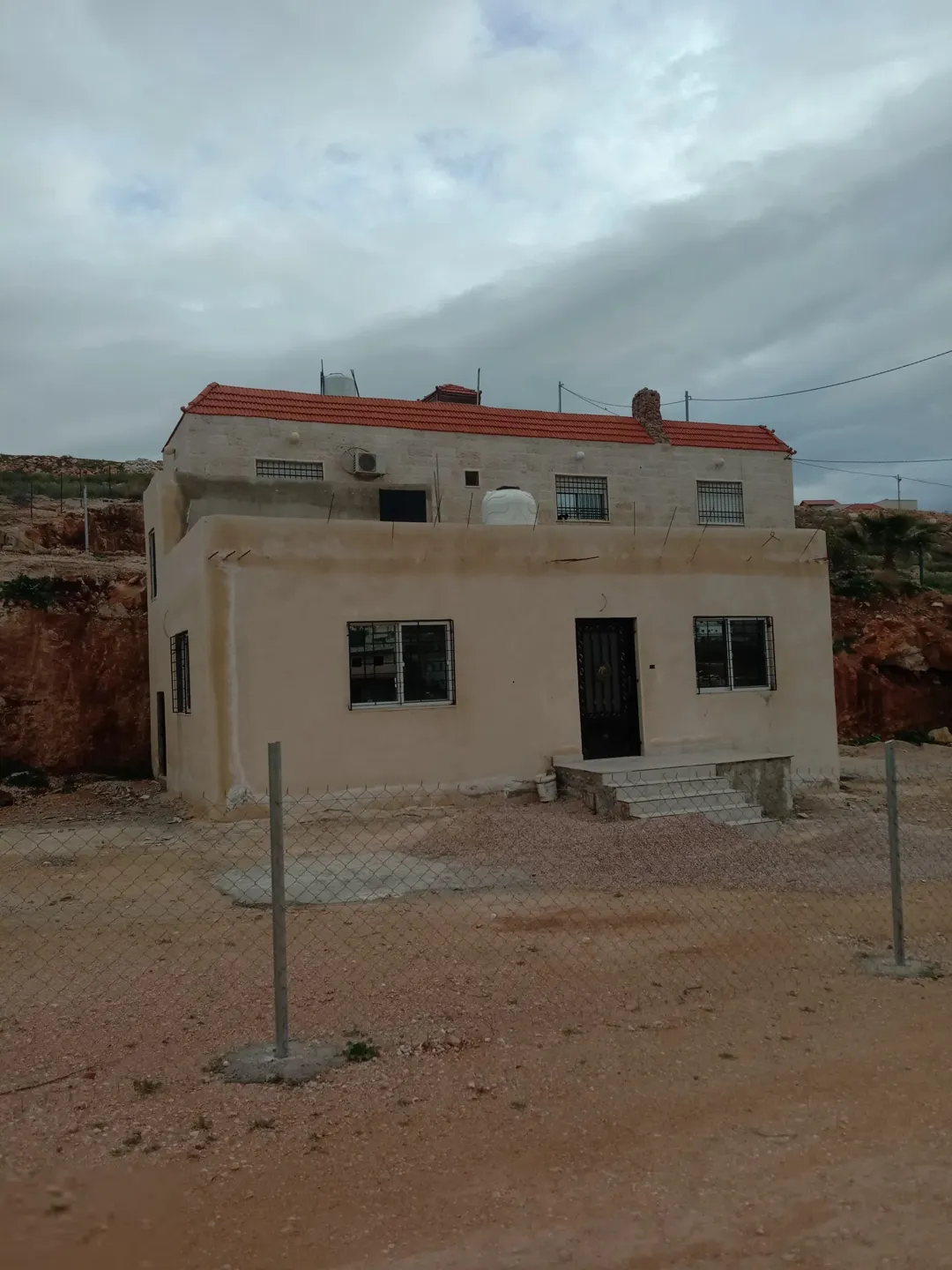 بيت مفروز جاهز للسكن