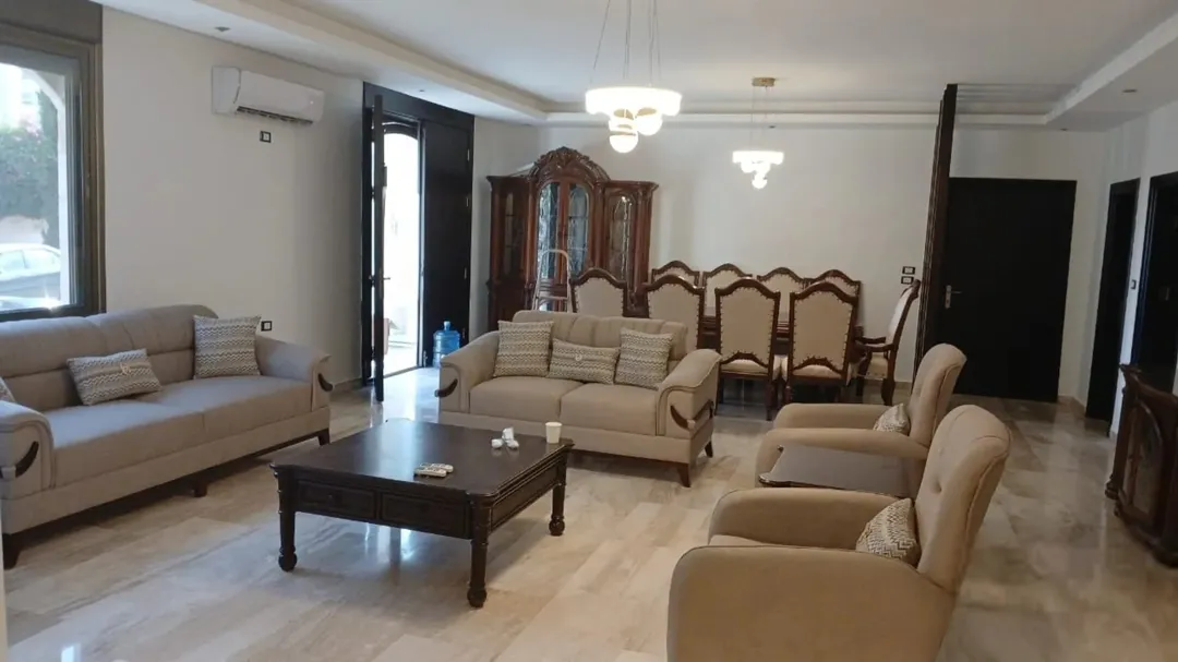 شقة دوبلكس فاخرة للإيجار في الشميساني، عمان – 360 متر مربع