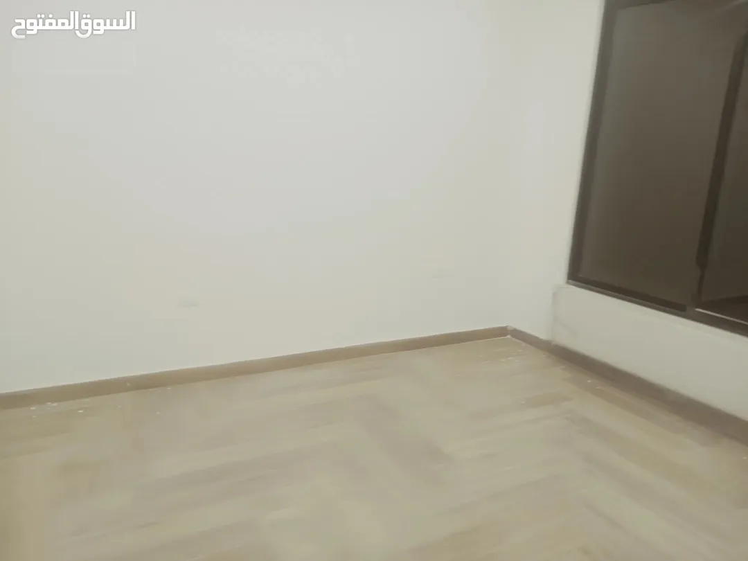 شقة دوبلكس فاخرة مع روف في الطابق الثالث