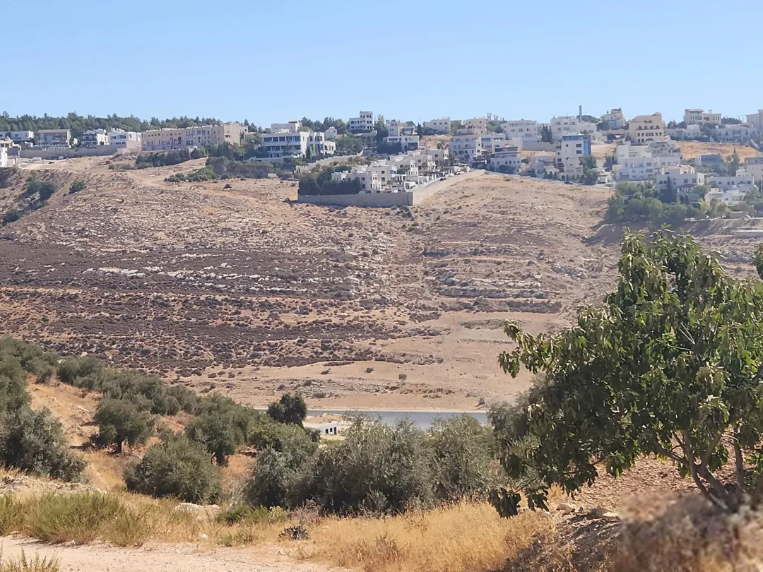 ارض للبيع في أجمل مناطق عمان الغربية بدر الجديده