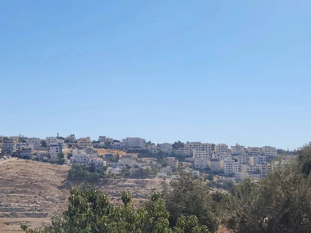 ارض للبيع في أجمل مناطق عمان الغربية بدر الجديده