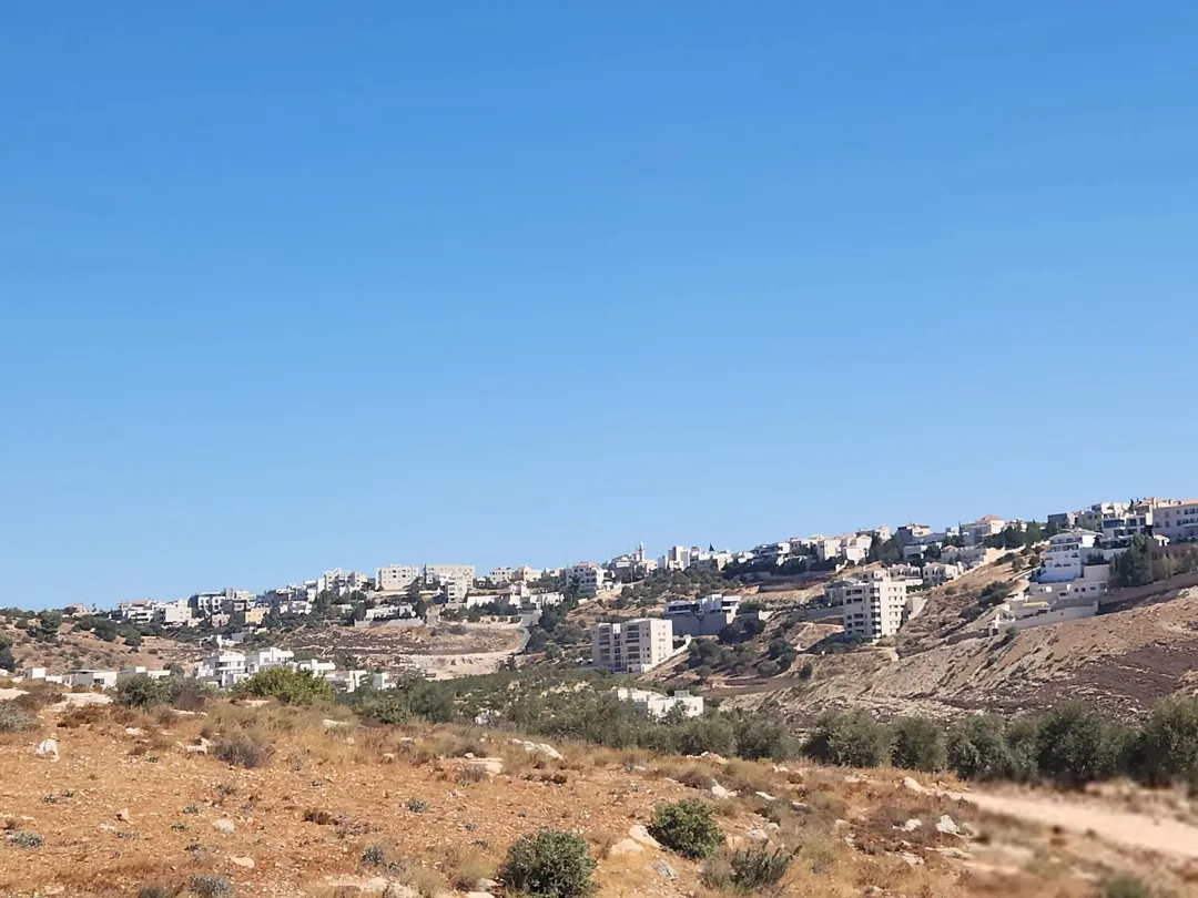 ارض للبيع في أجمل مناطق عمان الغربية بدر الجديده