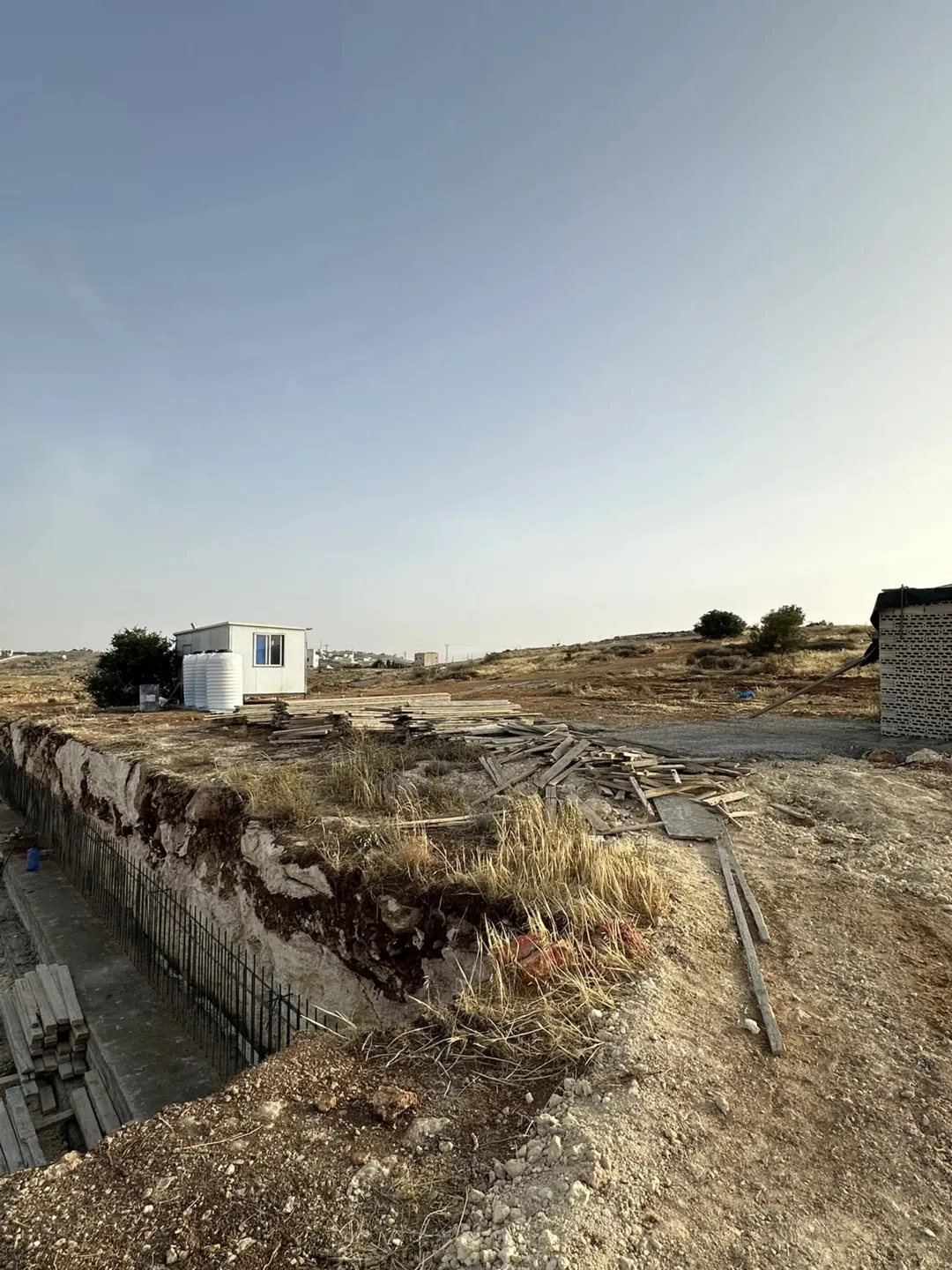 فُرصة العُمر لبناء منزل الأحلام ( منطقة بيرين حوض الحبل ) الإطلالة الأجمل في بيرين منطقة (قصور وفلل)