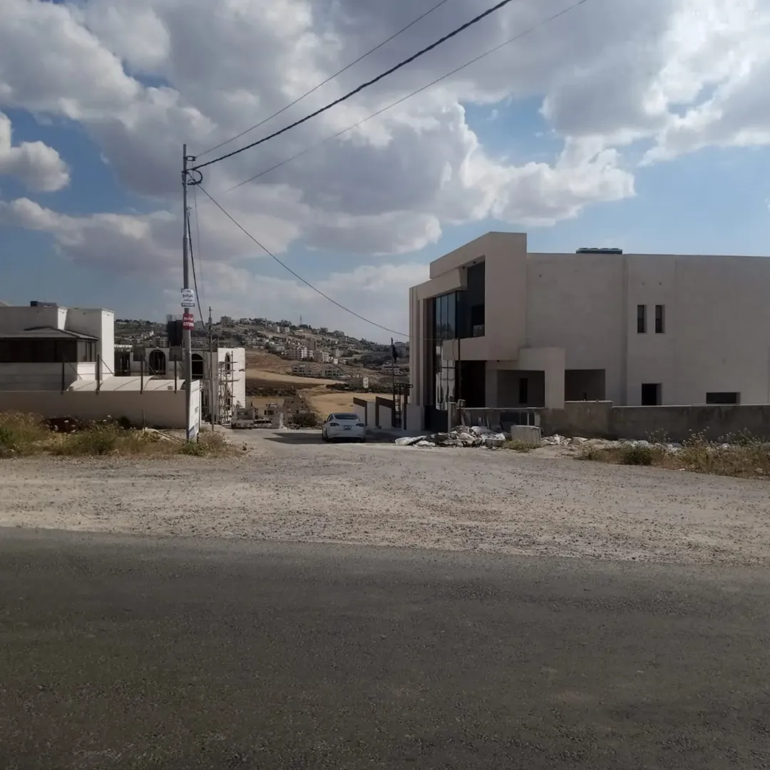 أرض سكنية مميزة للبيع في الدمينة – عمان