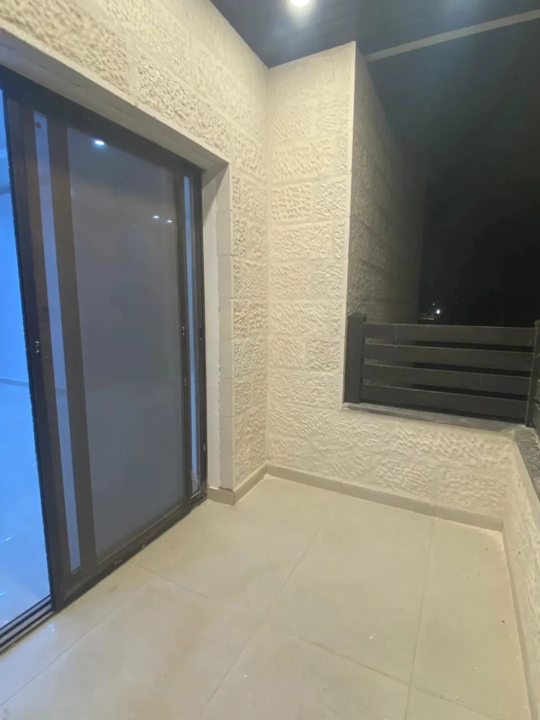 شقة دوبلكس فاخرة في مادبا – طابق ثالث مع روف مميز